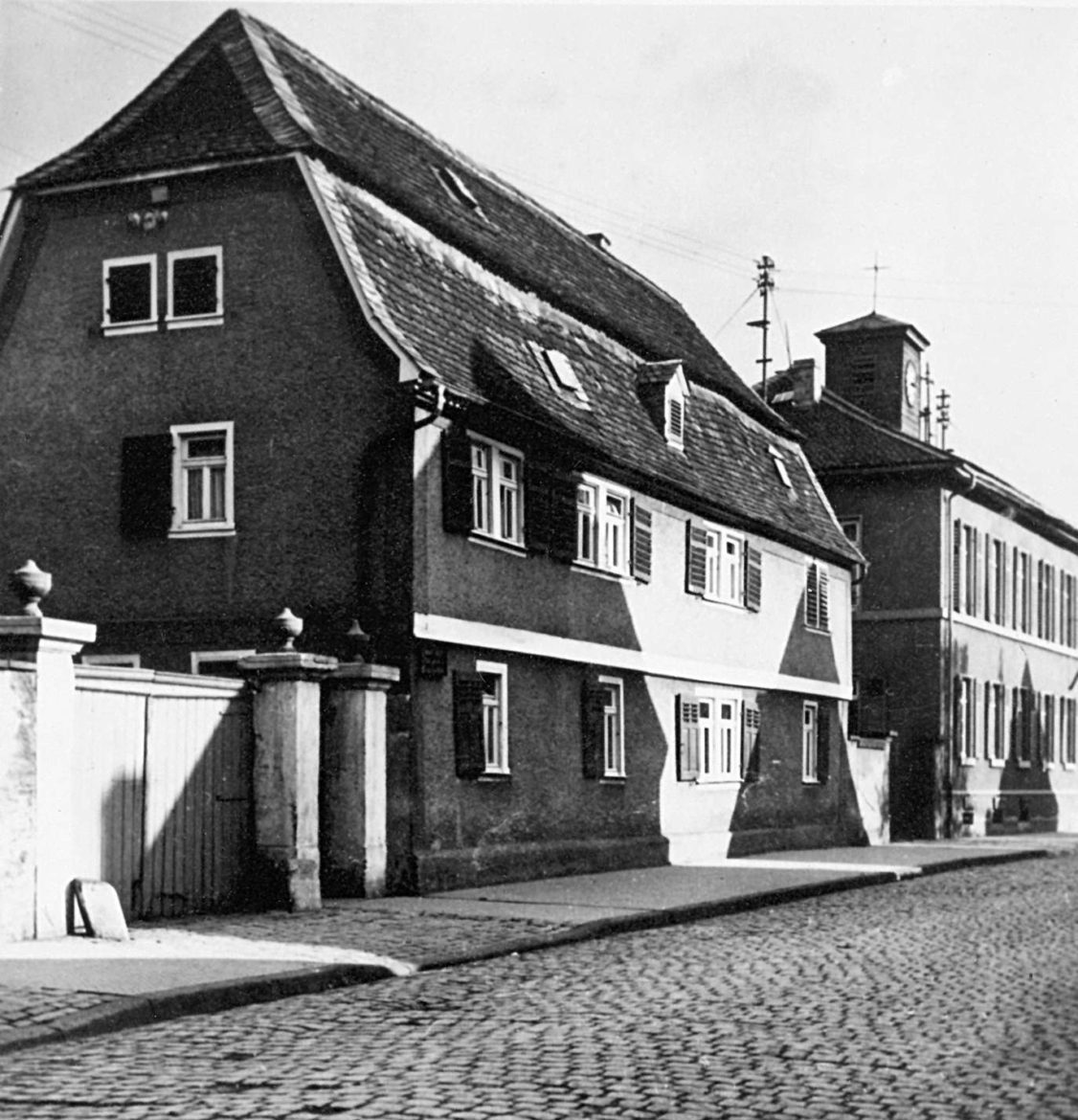 Erste-Nungesser-Produktionsstätte-in-der-Groß-Gerauer-Straße-in-Griesheim-um-1928.jpg